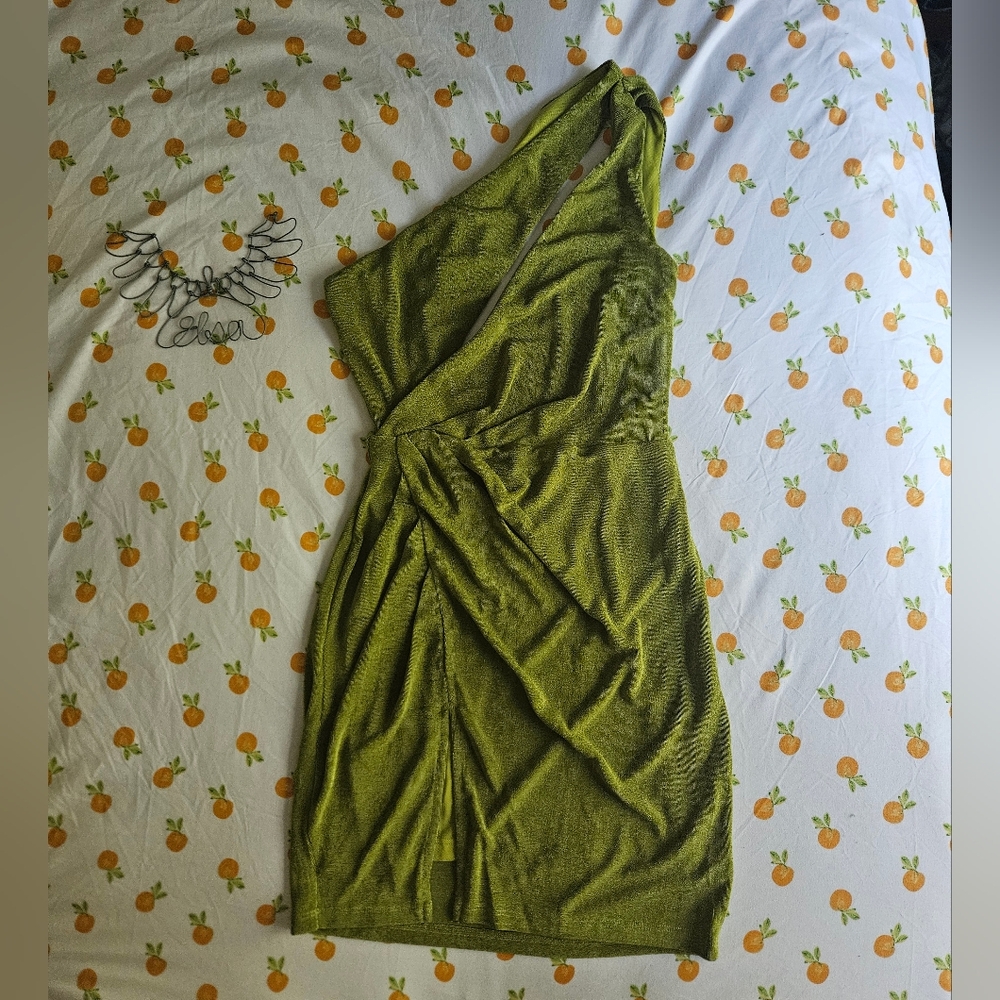 NWT Green Bodycon One-Shoulder Dress Cut-outs